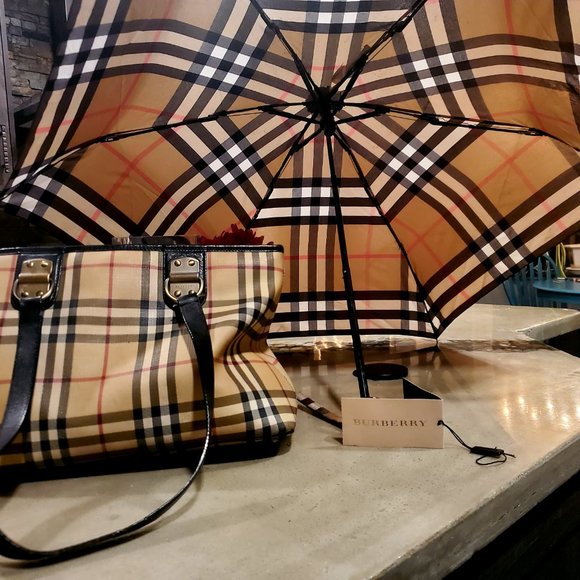 Burberry bag & umbrella - Picture 3 of 6